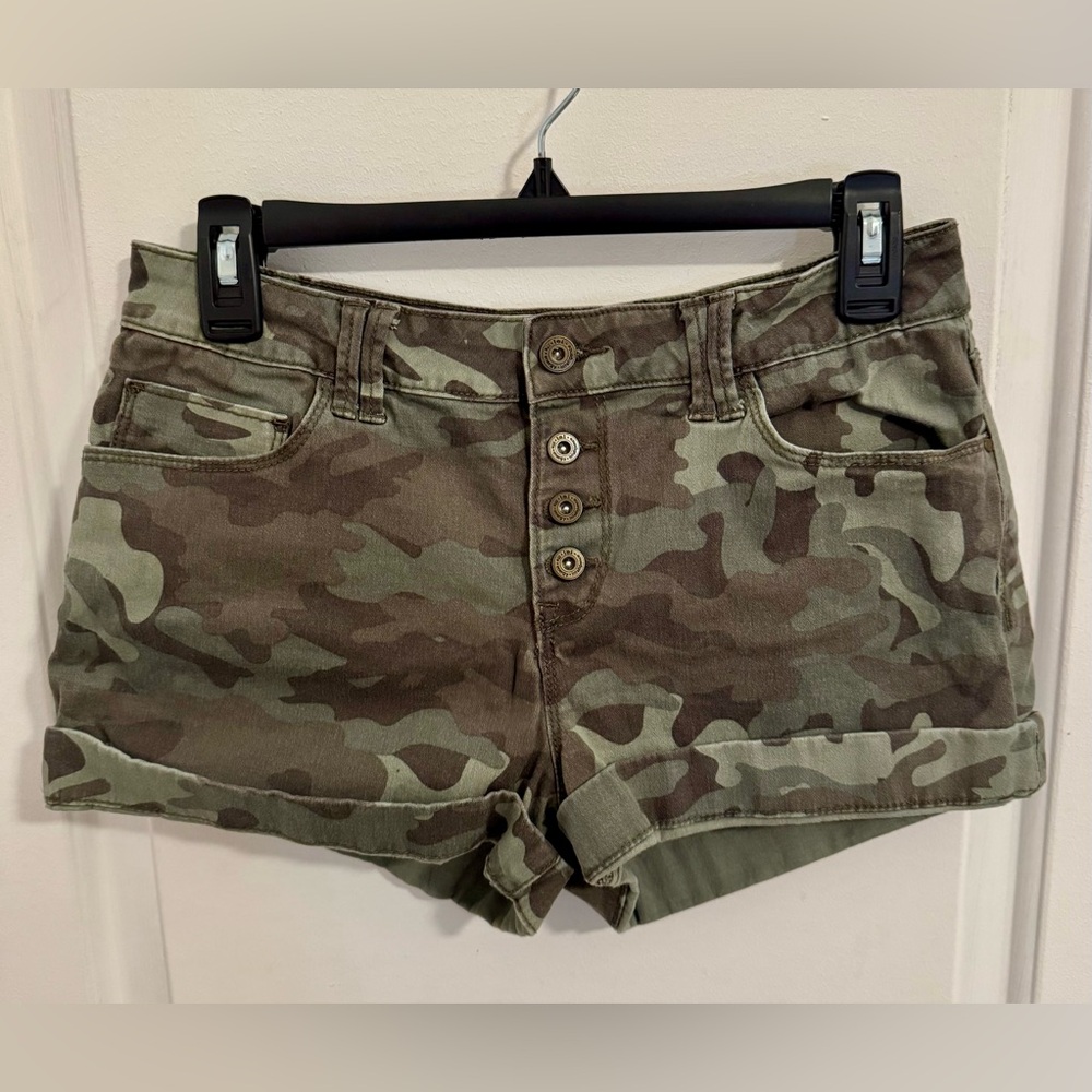l.e.i. Tatum High Rise Faux Jean Green Camo 4 Button Shorts Size 9